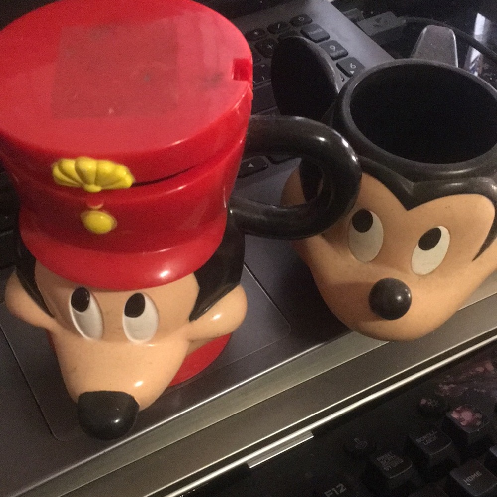 Disney Collectors MUST HAVES!! Mickey phone! Mickey/Minnie cups, card & clocks - Picture 7 of 16